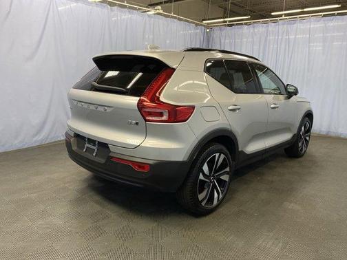 2025 Volvo XC40 B5 Plus Dark Theme