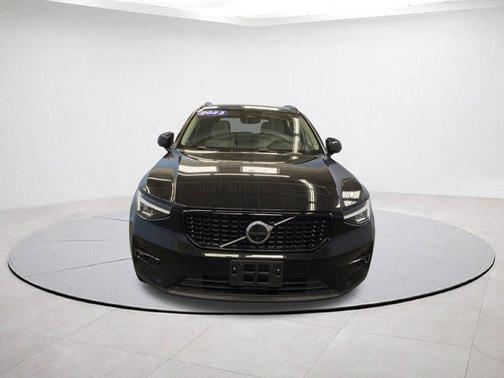 2023 Volvo XC40 B5 Plus Dark Theme