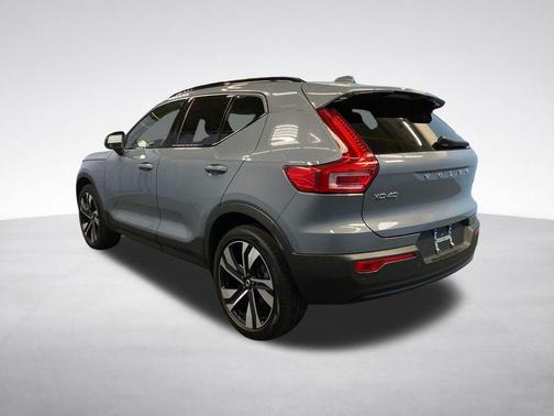 Thunder Gray Metallic 2023 Volvo XC40 B5 Plus Dark Theme
