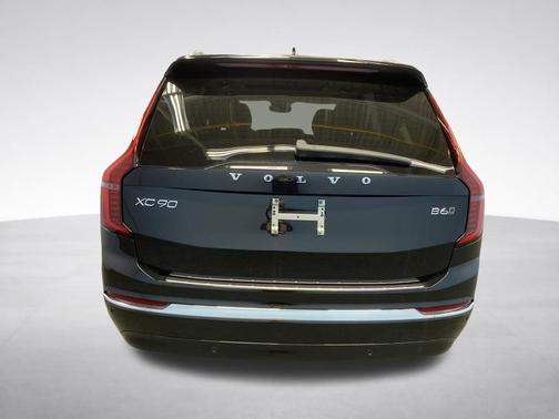 Onyx Black Metallic 2026 Volvo XC90 B6 Plus 7-Seater