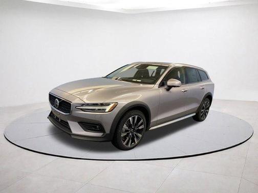 2026 Volvo V60 Cross Country B5 Ultra