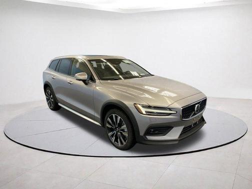 2026 Volvo V60 Cross Country B5 Ultra