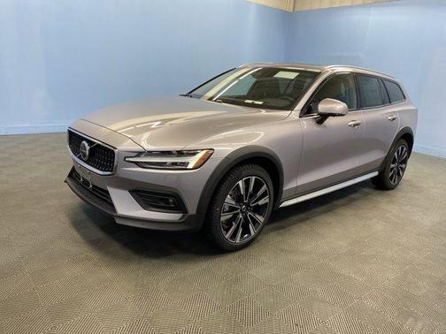 2026 Volvo V60 Cross Country B5 Ultra