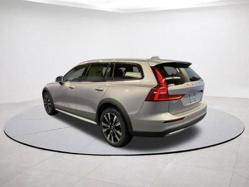 2026 Volvo V60 Cross Country B5 Ultra