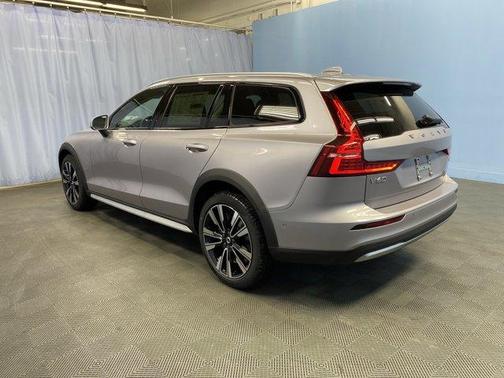 2026 Volvo V60 Cross Country B5 Ultra