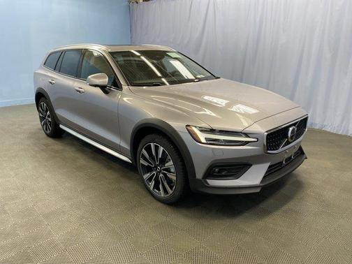 2026 Volvo V60 Cross Country B5 Ultra