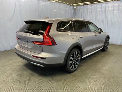 2026 Volvo V60 Cross Country B5 Ultra