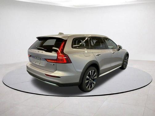 2026 Volvo V60 Cross Country B5 Ultra