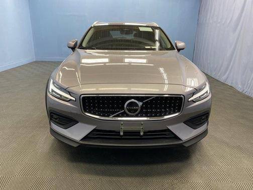 2026 Volvo V60 Cross Country B5 Ultra