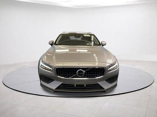 2026 Volvo V60 Cross Country B5 Ultra