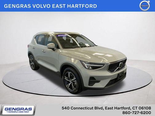 Metallic 2025 Volvo XC40 B5 Core Bright Theme