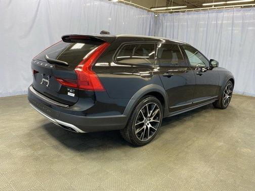 2020 Volvo V90 Cross Country T6