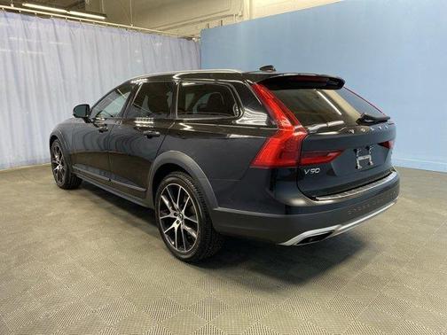 2020 Volvo V90 Cross Country T6