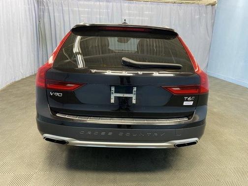 2020 Volvo V90 Cross Country T6