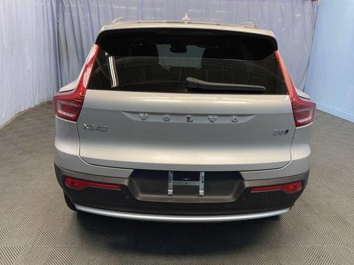 2025 Volvo XC40 B5 Plus Bright Theme