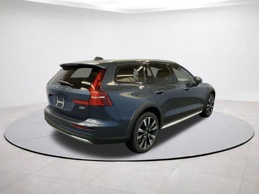 2026 Volvo V60 Cross Country B5 Ultra