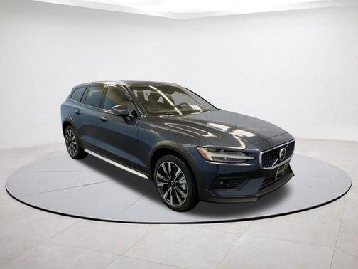 2026 Volvo V60 Cross Country B5 Ultra