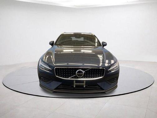 2026 Volvo V60 Cross Country B5 Ultra