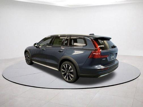 2026 Volvo V60 Cross Country B5 Ultra
