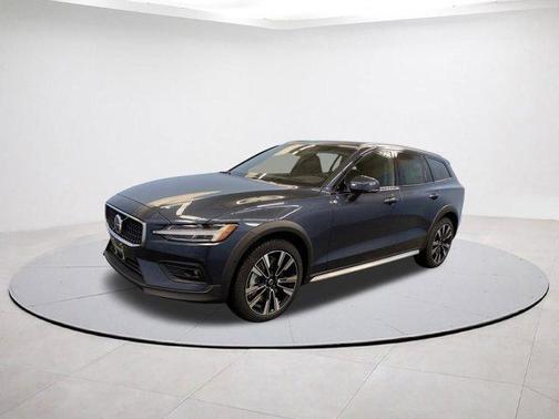2026 Volvo V60 Cross Country B5 Ultra
