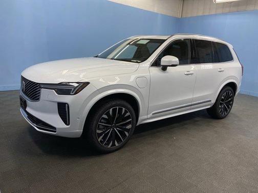 2025 Volvo XC60 Plug-In Hybrid T8 Plus