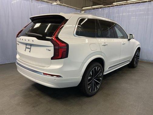 2025 Volvo XC60 Plug-In Hybrid T8 Plus