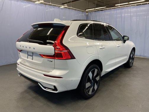 2025 Volvo XC60 Plug-In Hybrid T8 Plus