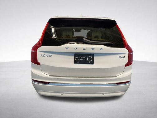 Crystal White Metallic 2023 Volvo XC90 B6 Plus 7-Seater