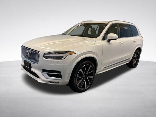 Crystal White Metallic 2023 Volvo XC90 B6 Plus 7-Seater