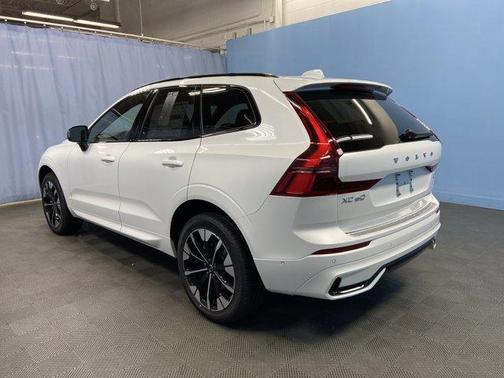 2026 Volvo XC60 PLUS