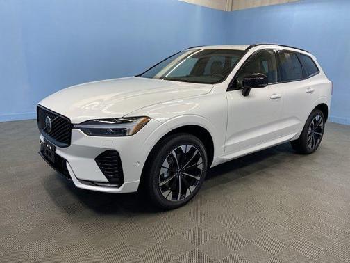 2026 Volvo XC60 PLUS