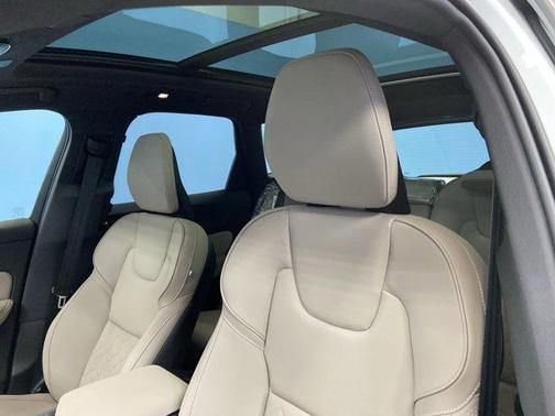 2026 Volvo XC60 PLUS