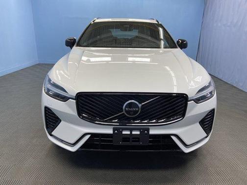 2026 Volvo XC60 PLUS