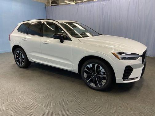2026 Volvo XC60 PLUS