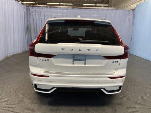 2026 Volvo XC60 PLUS