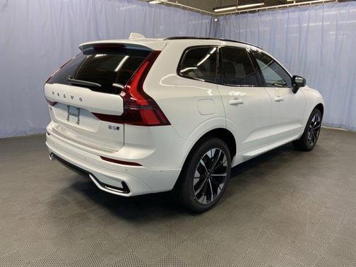 2026 Volvo XC60 PLUS