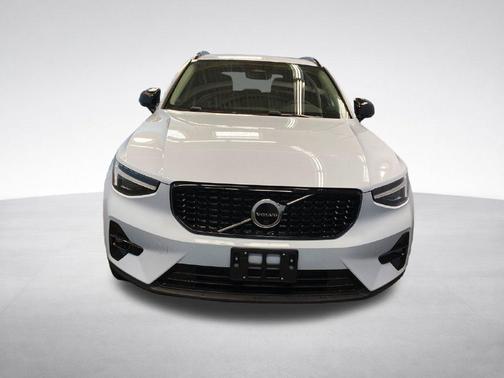 Cloud 9 White 2026 Volvo XC40 B5 Plus
