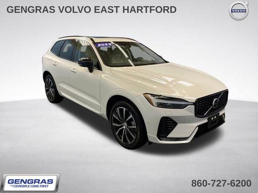 Crystal White Metallic 2023 Volvo XC60 B5 Plus Dark Theme