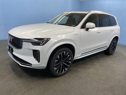 2025 Volvo XC90 Plug-In Hybrid T8 Plus 7-Seater
