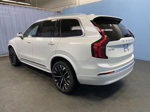 2025 Volvo XC90 Plug-In Hybrid T8 Plus 7-Seater