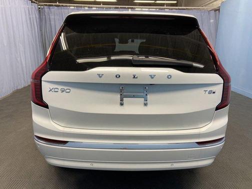 2025 Volvo XC90 Plug-In Hybrid T8 Plus 7-Seater