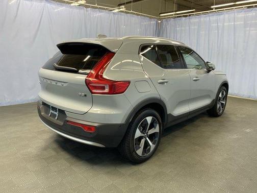 2025 Volvo XC40 B5 Plus Bright Theme