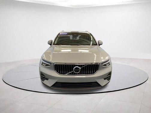 2025 Volvo XC40 B5 Plus Bright Theme