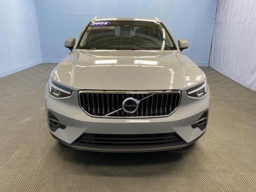 2025 Volvo XC40 B5 Plus Bright Theme