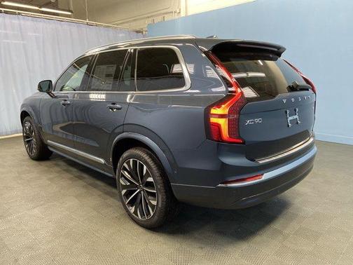 2025 Volvo XC90 B6 Plus 7-Seater