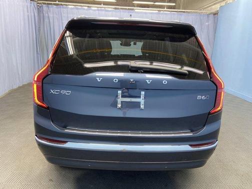 2025 Volvo XC90 B6 Plus 7-Seater