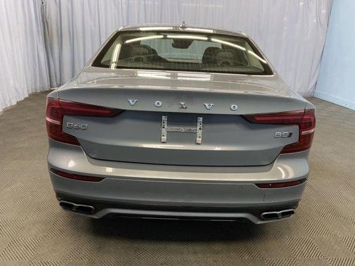 2022 Volvo S60 B5 Momentum