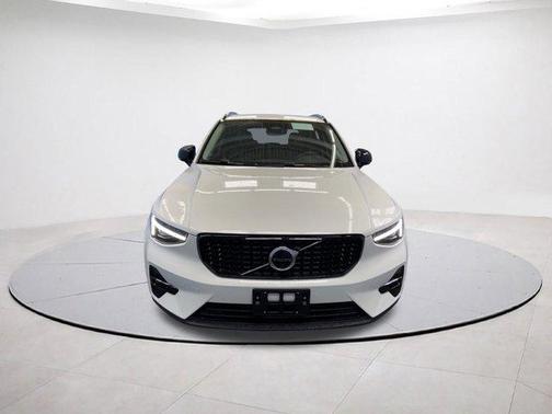 2026 Volvo XC40 B5 Ultra