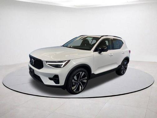 2026 Volvo XC40 B5 Ultra