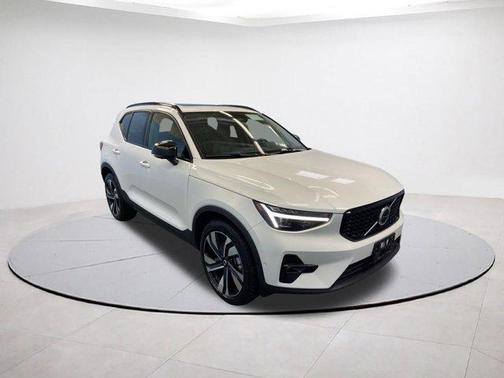 2026 Volvo XC40 B5 Ultra